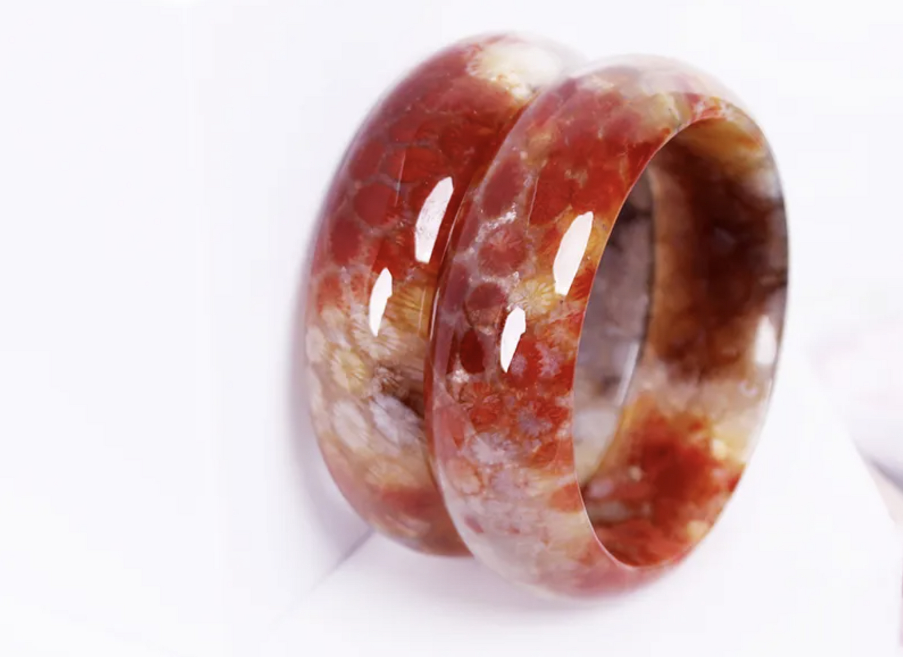 品质,纹理和形状缺一不可哦![原文:珊瑚玉哪个颜色最贵]