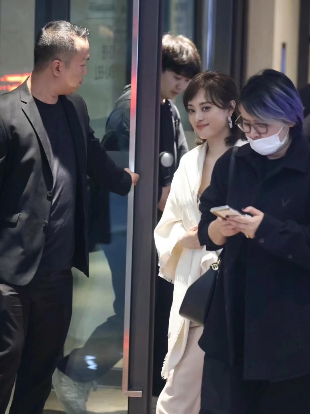 孙俪出席活动简洁大方满满的女人味十足这样的孙俪太好看了热点