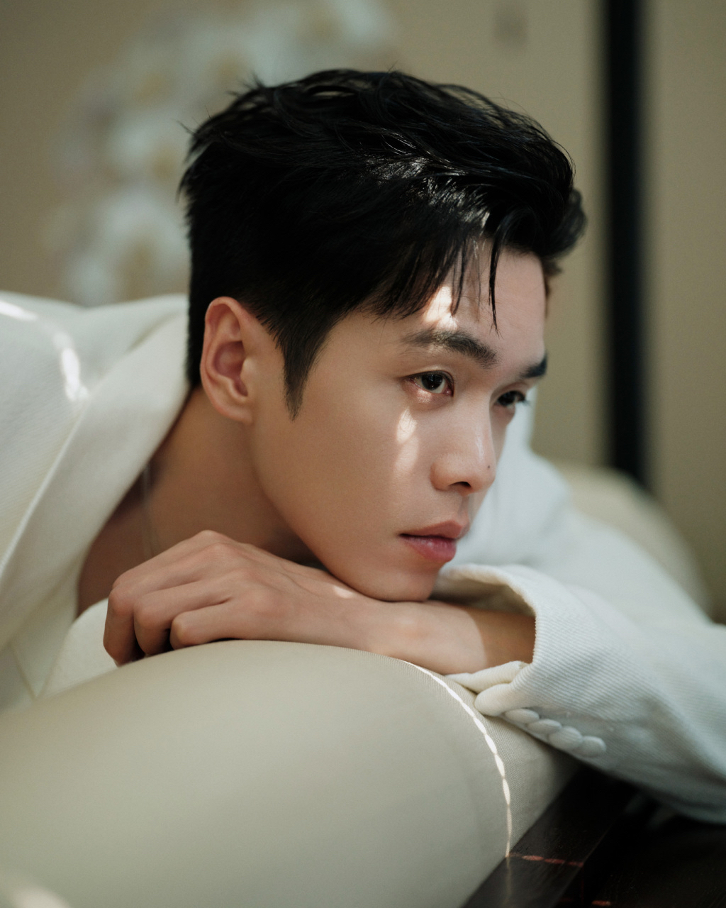 2024最火男演员之张若昀 张若昀是一位来自中国内地的男演员,他出生于