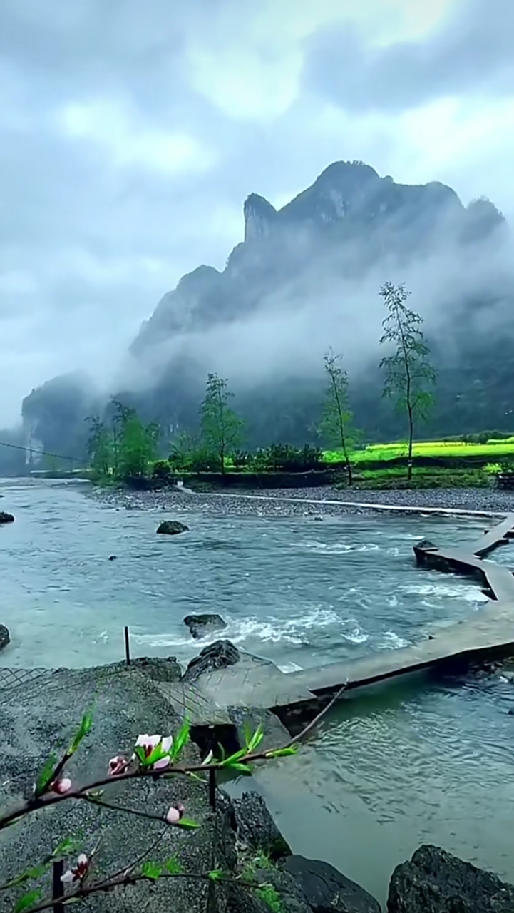 小桥流水,烟雾缭绕,风景如画