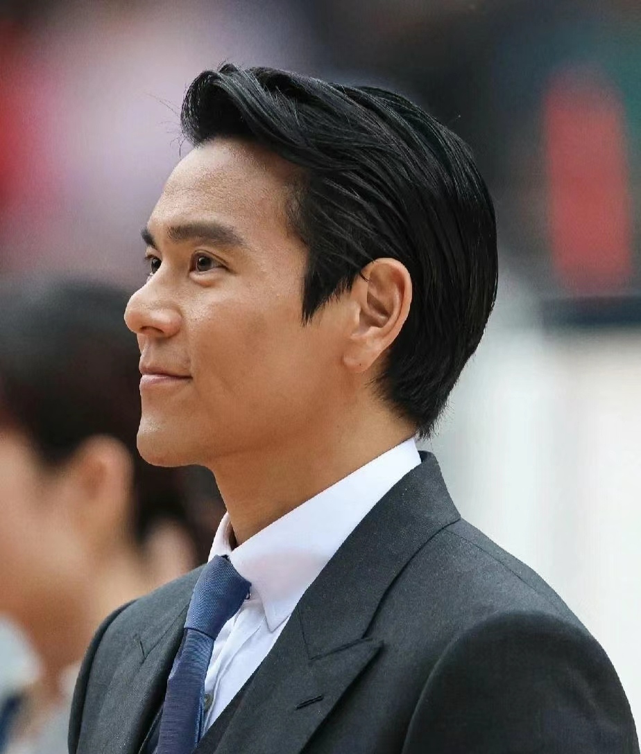 彭于晏年轻的时候,他的身材本来就胖,而他在观众的心目中之所以很帅很
