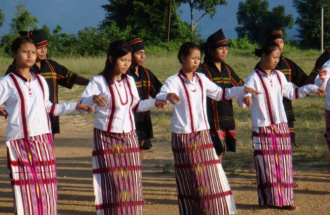 库基族:自称中国人的印度人,拒绝与印度联姻,不学印语不过印节