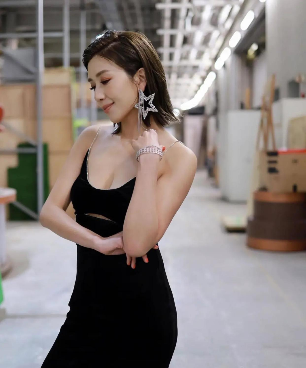 黄智雯和贾静雯挺像!