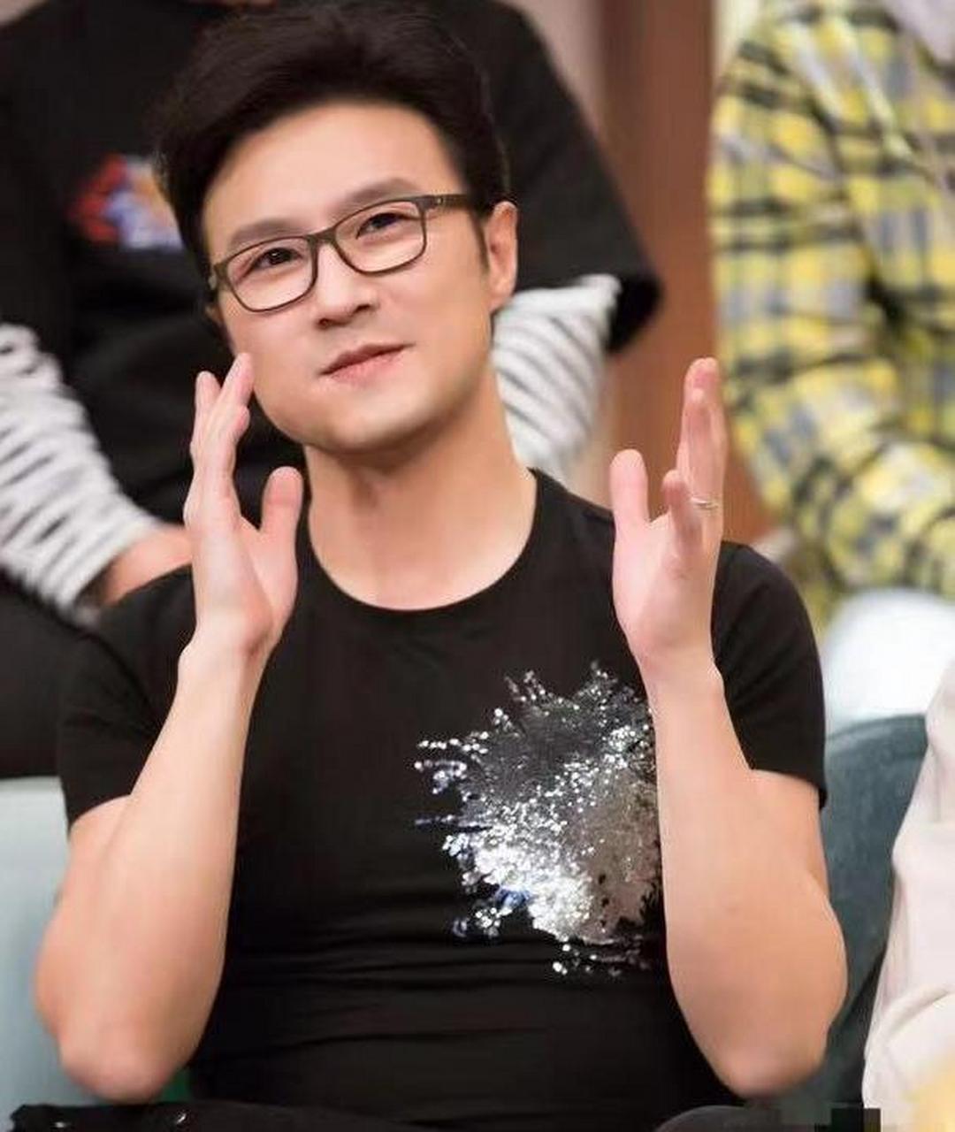 网友期待其未来婚姻发展.[原文:太高调!汪峰带