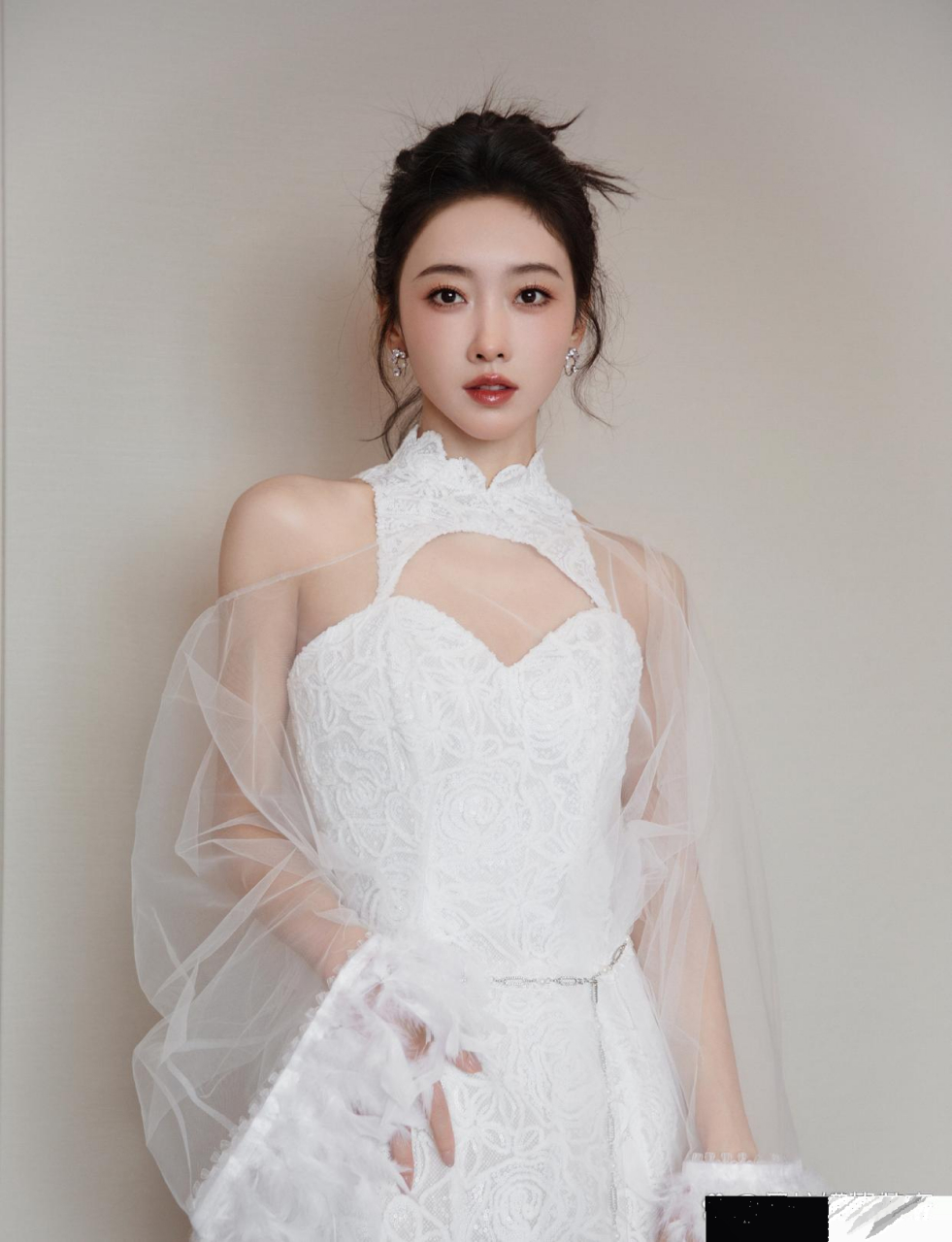 粉色玫瑰是宣璐秋日最爱