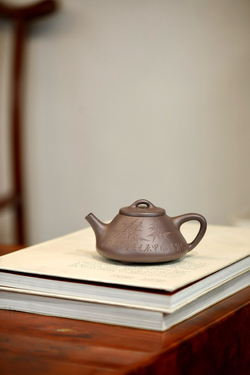 子冶石瓢·精品        /容量250cc/优质天青泥 壶型透露出一种"骨力