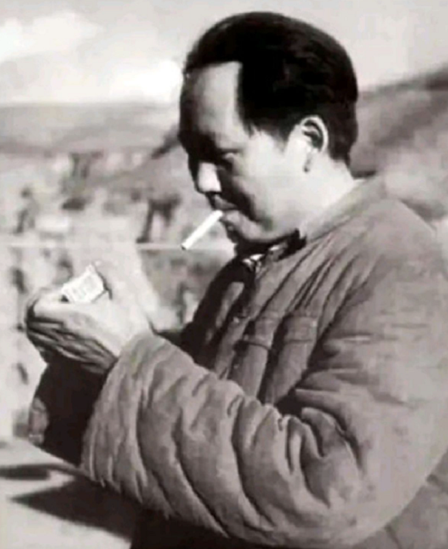 他是戴笠的得意门生,潜伏延安三年回军统,晚年回大陆治病受礼遇