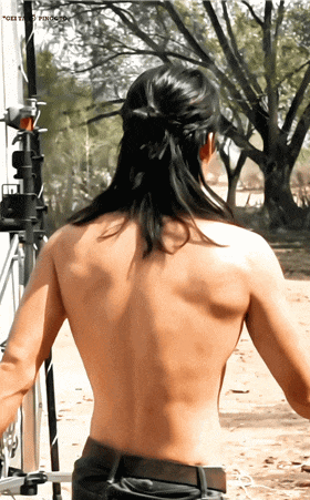 假骑马假腹肌,《我的阿勒泰》于适一出场,打了多少小鲜肉的脸?