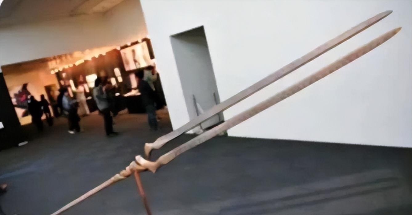 ",是中世纪欧洲著名的传奇武器,它出现在法国英雄史诗《罗兰之歌》中