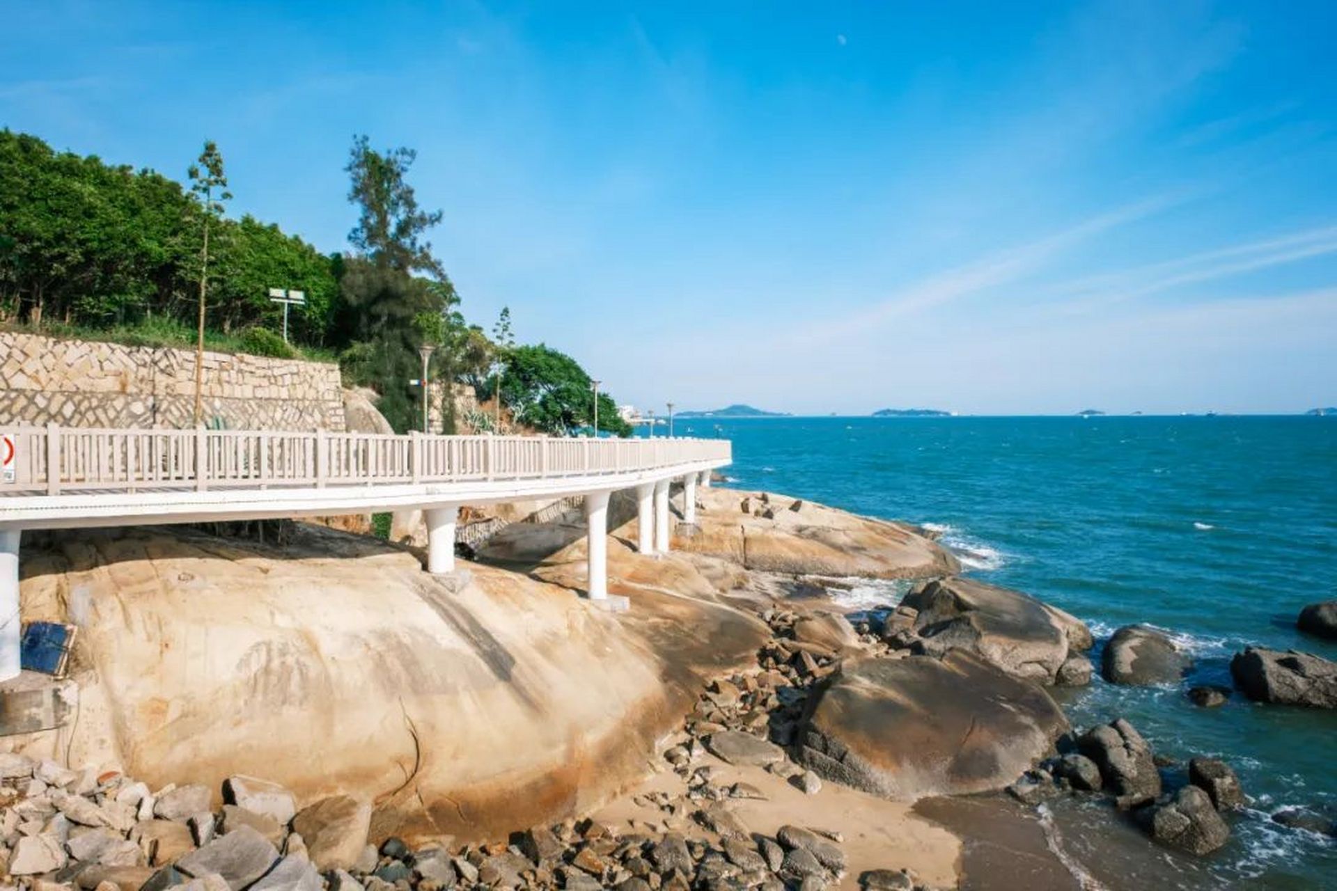 厦门·珍珠湾 珍珠湾位于厦门市厦门岛南部,东至曾厝垵,西至胡里山