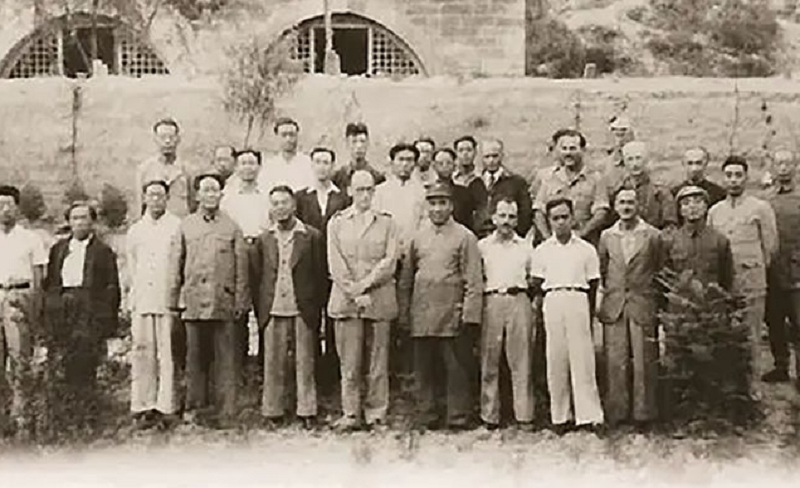 他是戴笠的得意门生,潜伏延安三年回军统,晚年回大陆治病受礼遇