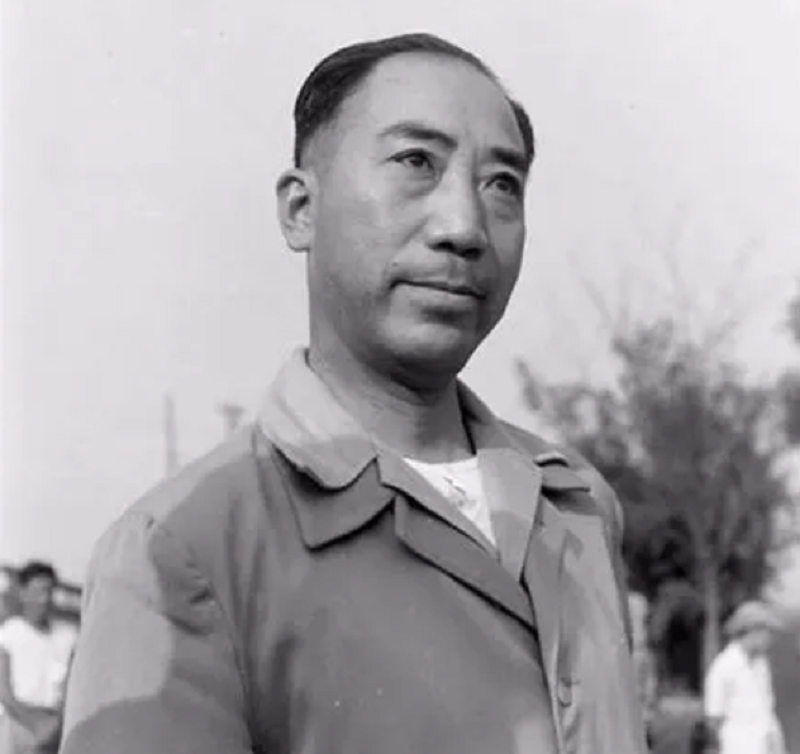 他是戴笠的得意门生,潜伏延安三年回军统,晚年回大陆治病受礼遇