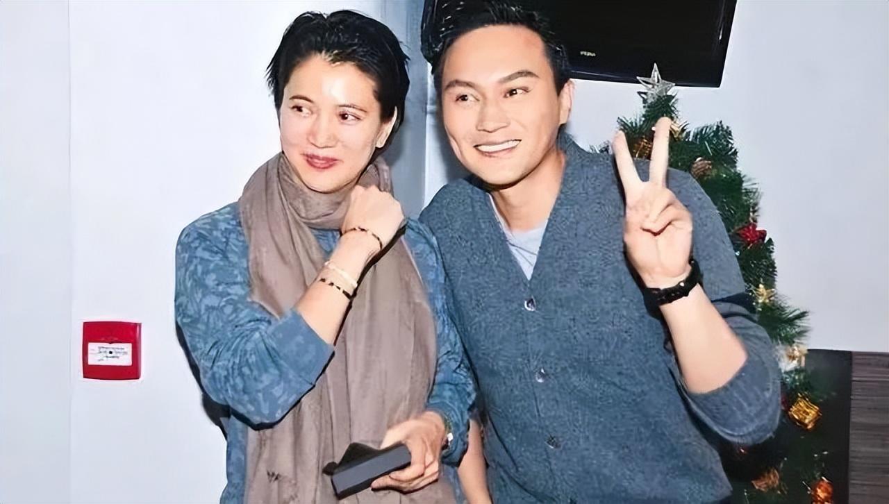 袁咏仪:放成龙鸽子,骂王晶肥佬,为男友与闺蜜绝交