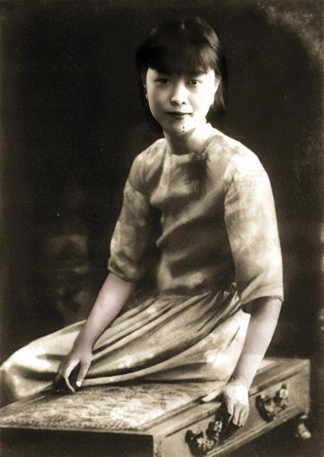 陆英:16年14胎,36岁"油尽灯枯"倒在产房,可惜了这位民国佳人