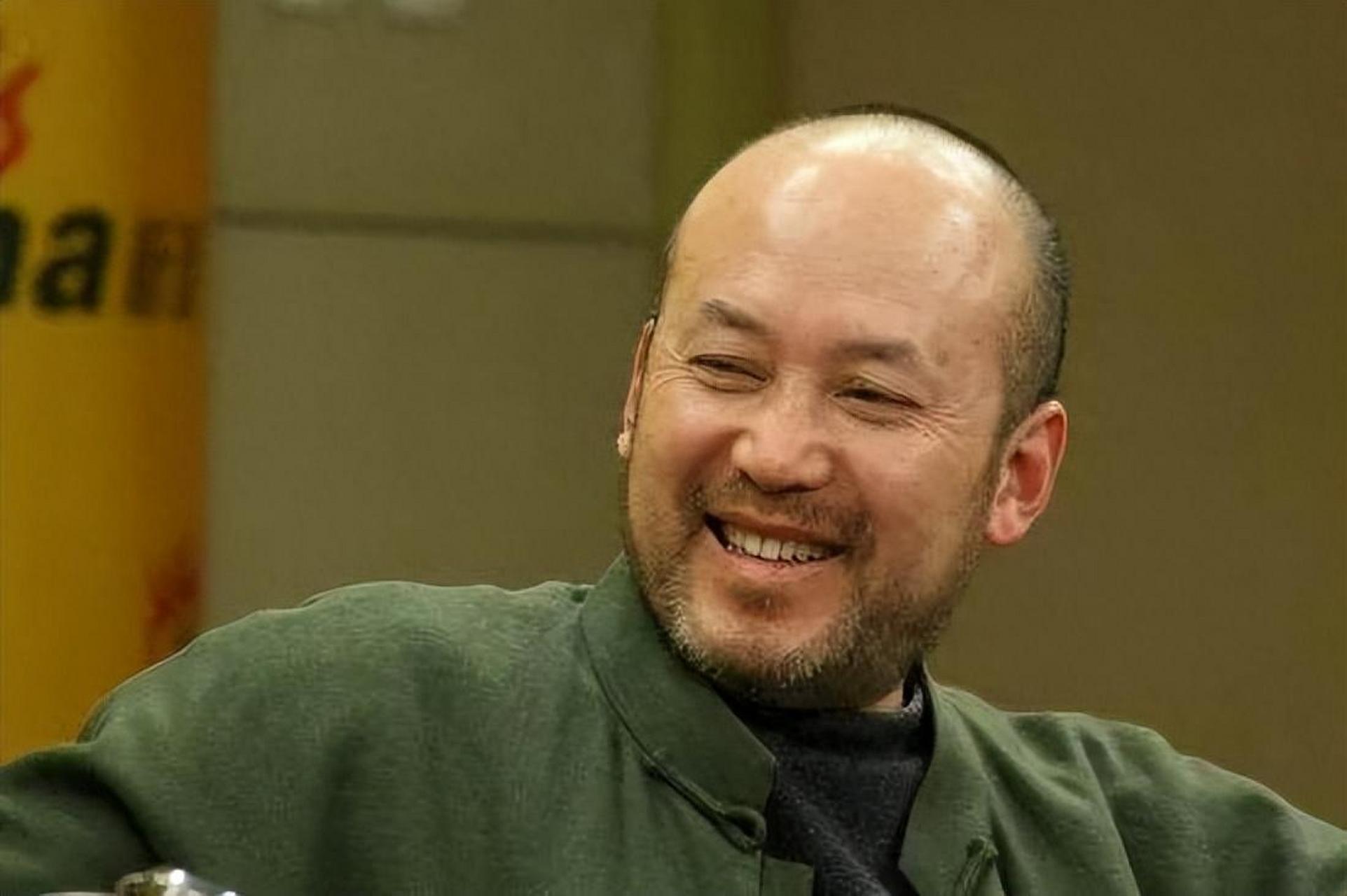 他曾在艰苦中奋斗,节俭生活,终成小品巨星.