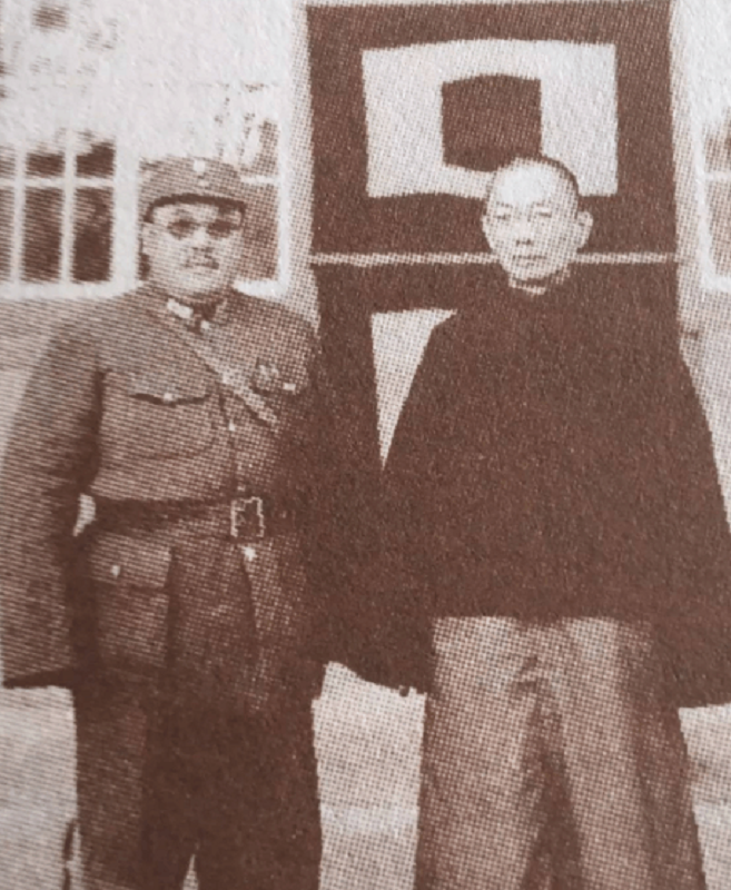 1953年宁夏王逃亡美国,带走7.5吨黄金,晚年常望着祖国喃喃自语