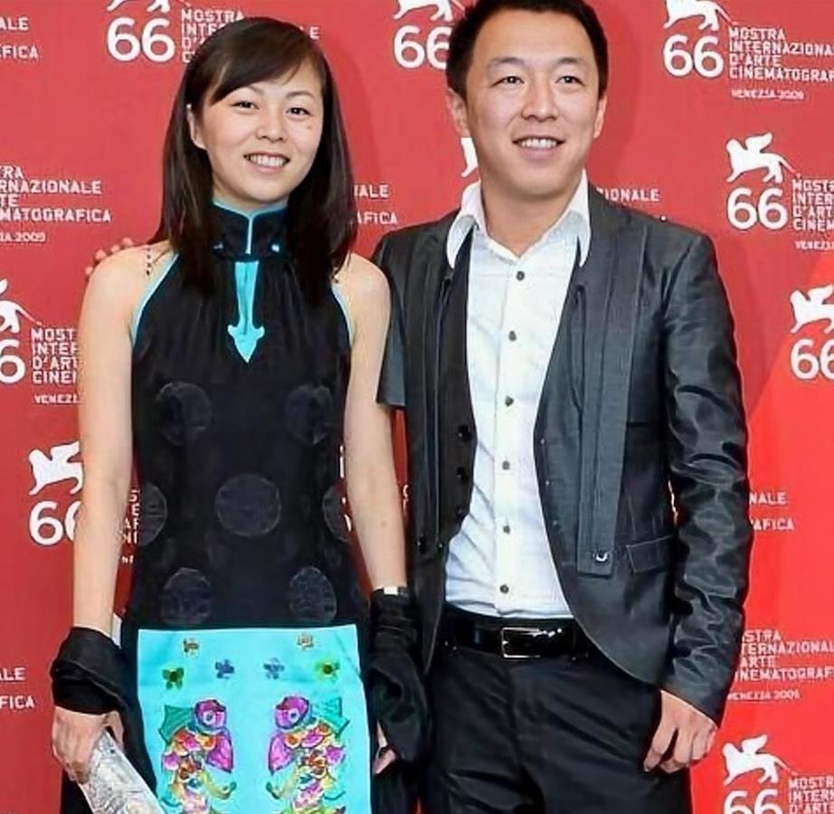 百亿富豪黄渤谈妻子:我确实有钱了,但抛弃糟糠之妻还是人吗