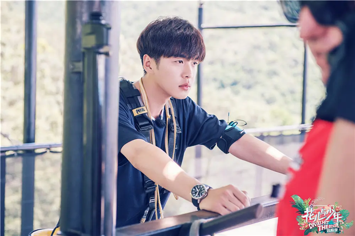 同样演过"周卫国",文章越走越远,张若昀却越来越火