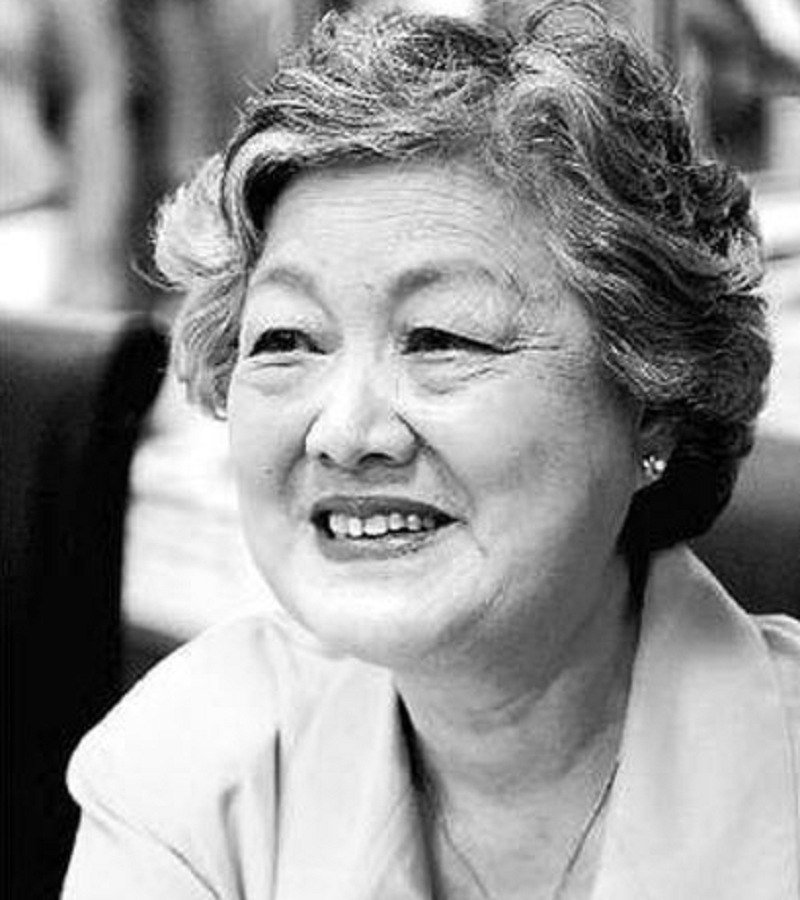 章士钊和乔冠华的墓,其实就在一条小河的两边.