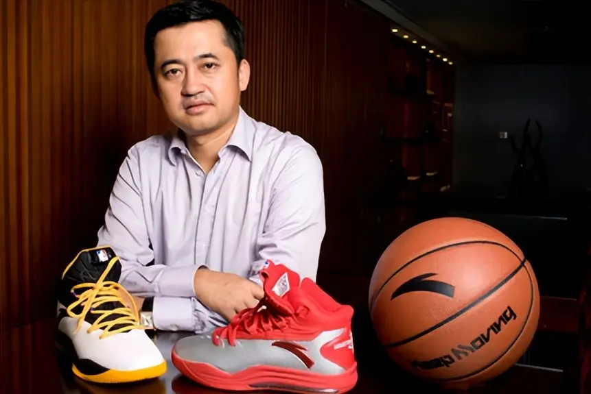 那就是安踏创始人丁和木的儿子——丁世忠.