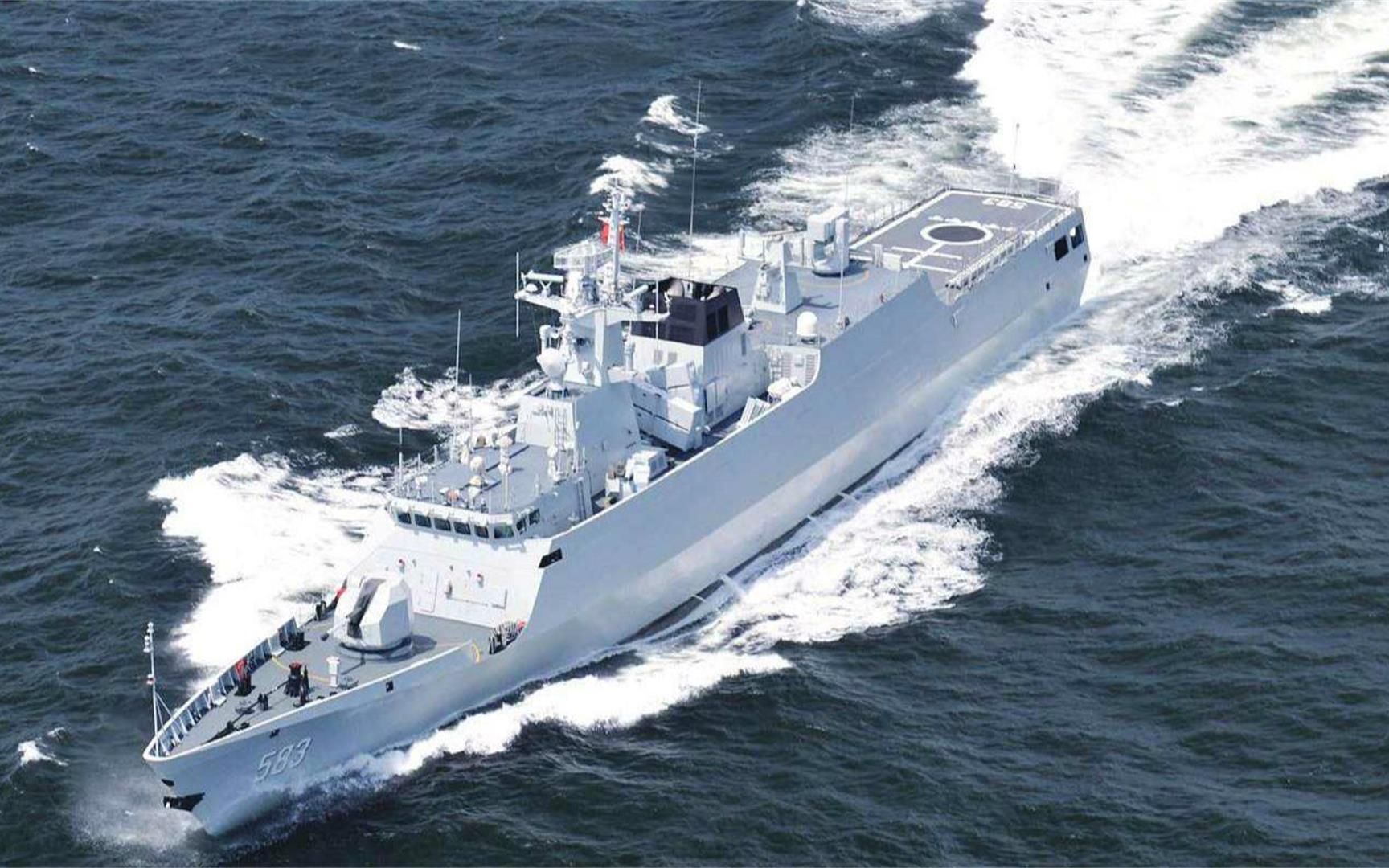 中国万吨大舰穿越南海,卸下百台战车,2艘056在港口等候多时