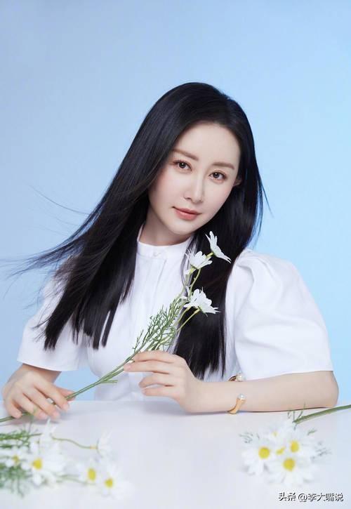 满脸浓妆艳抹,忍了刘亦菲和关晓彤,看到章子怡不禁喷饭满案
