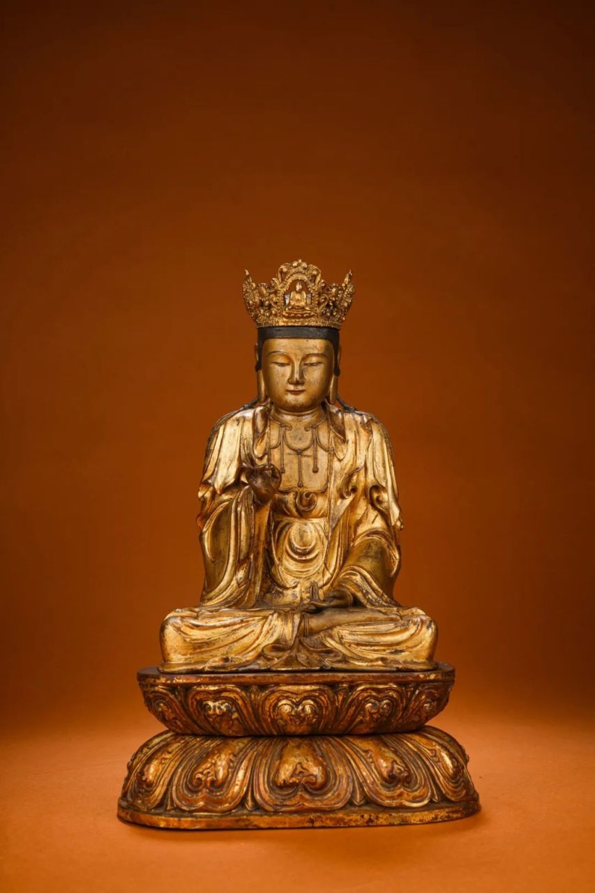 清代早期北京宫廷风格观音菩萨像,以庄严之姿吸引目光.