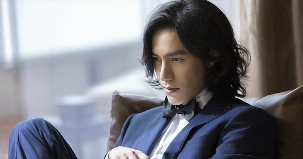 夸张!陈坤脸变陆毅了,比他年轻的时候还年轻