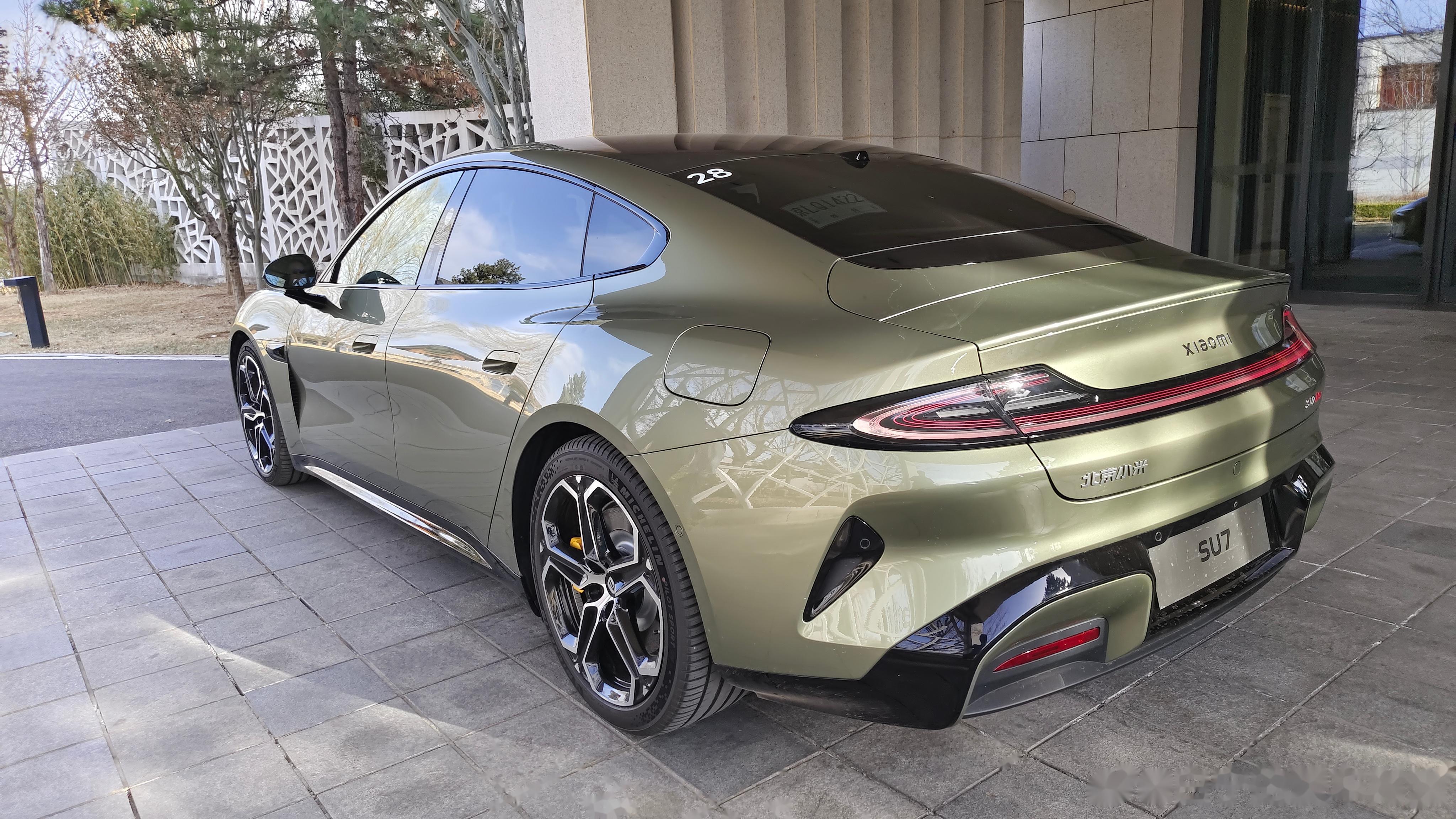 雷军,开小米su7直播3小时,热度冲上"游戏榜"第一