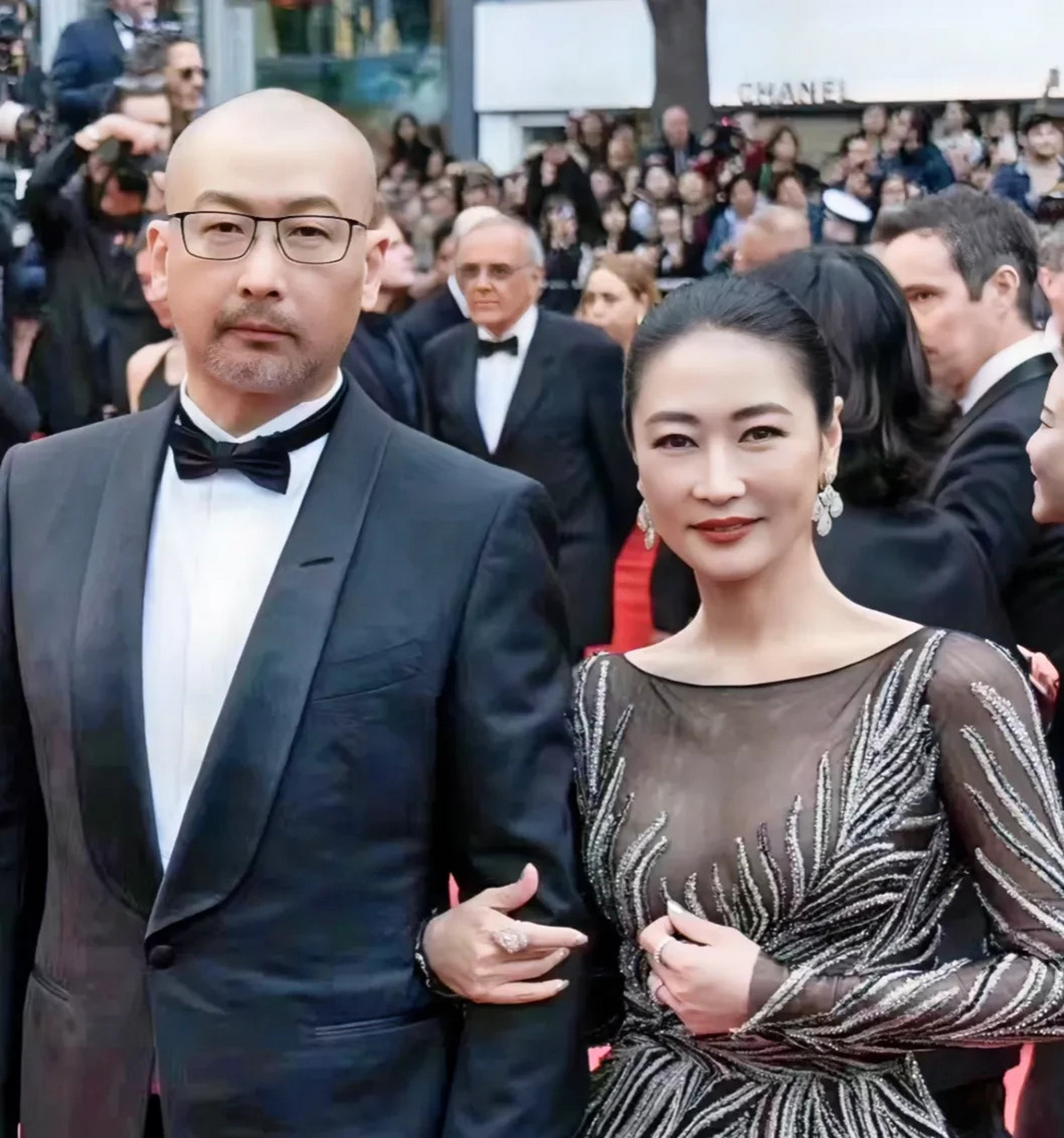 这究竟是为何?网友纷纷吐槽:马伊琍再努力也敌不过梁静啊!