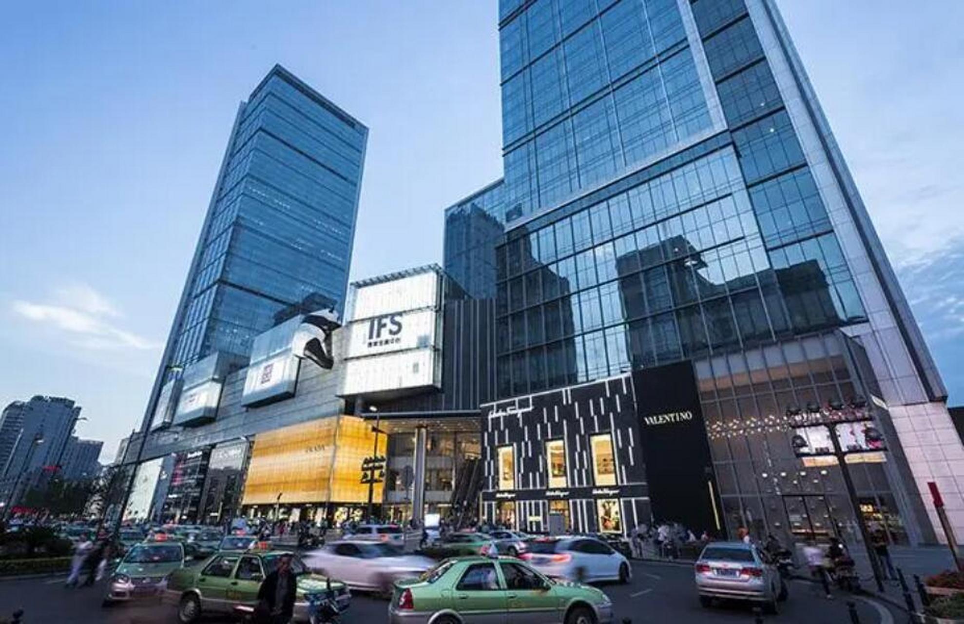 ifs成都国际金融中心,可不是一个简单的金融中心,其实是一个购物中心