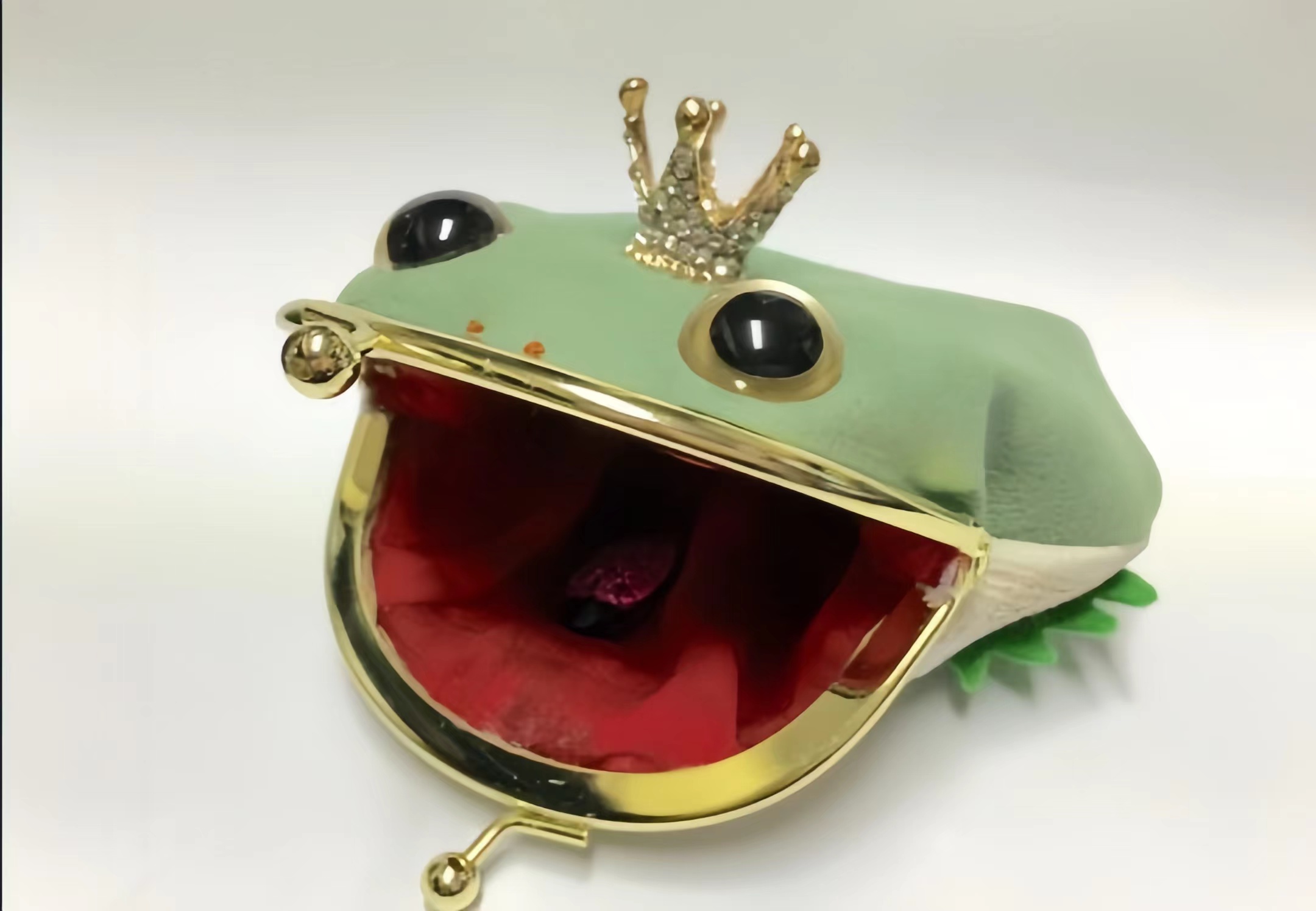 大嘴一张 ,眼珠子一转,活灵活现的,不注意的话还以为是个活物呢,闹了