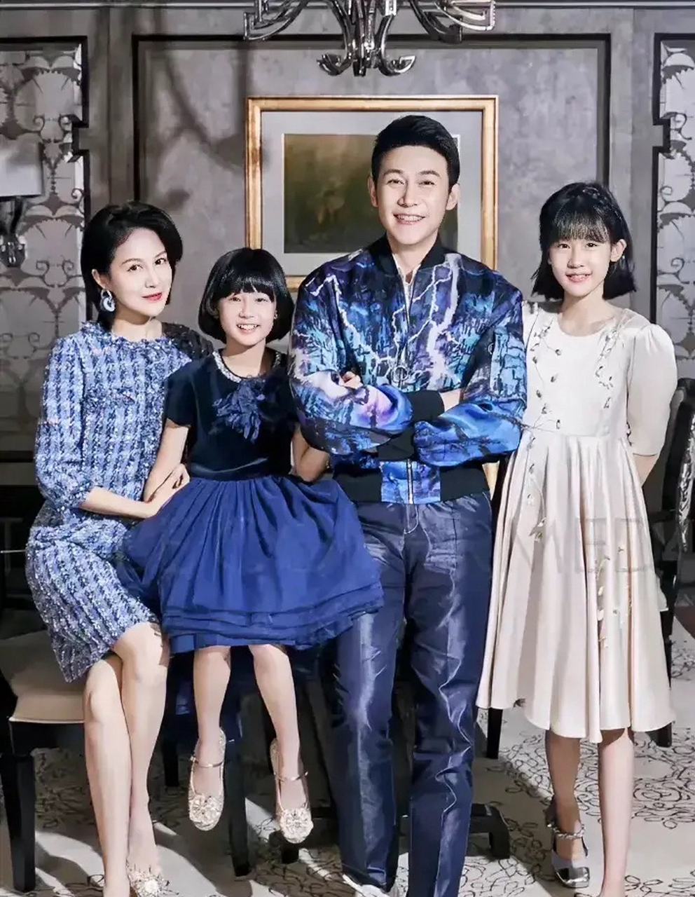 陆毅一家四口合影