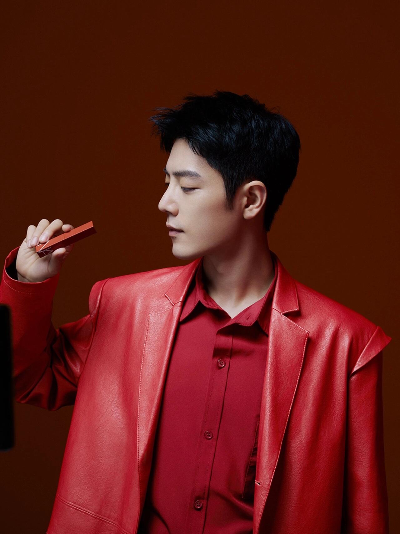 帅气的肖战,红色好好看,与nars绝配! 最后一张好绝!