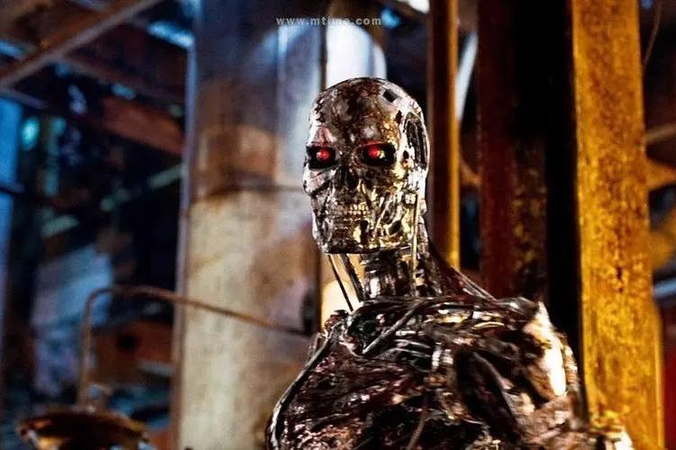 《终结者1》是80年代经典科幻电影,施瓦辛格饰演的机器人t800因其独特