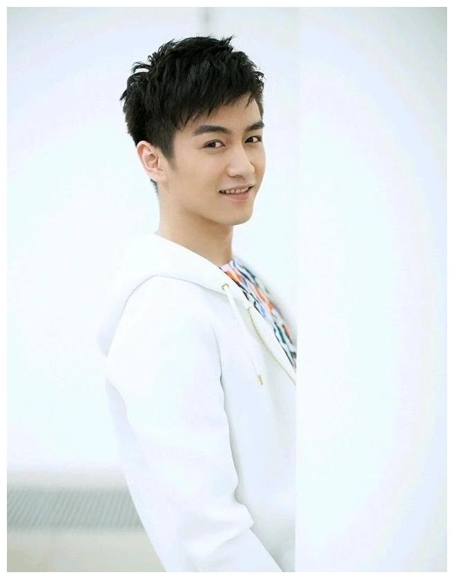 来看看安徽籍的男演员们,哪一位是你们心中的白月光呢!