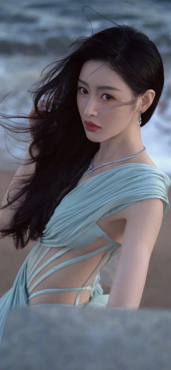 张天爱 超级自律女明星[鲜花]欣赏美女哦.