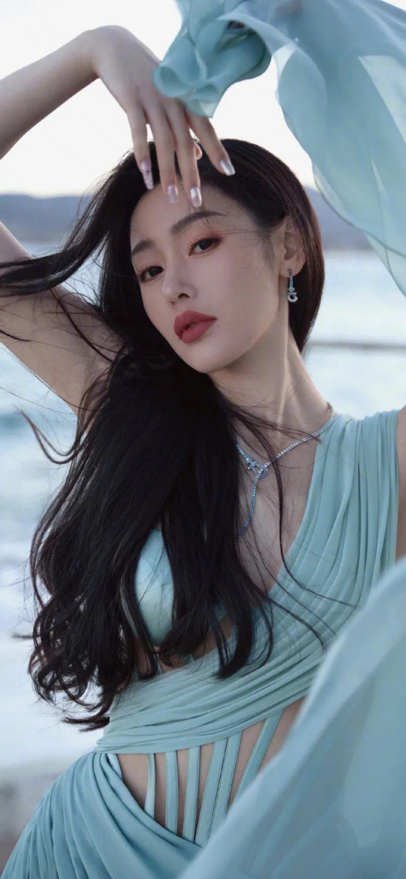 张天爱 超级自律女明星[鲜花]欣赏美女哦.