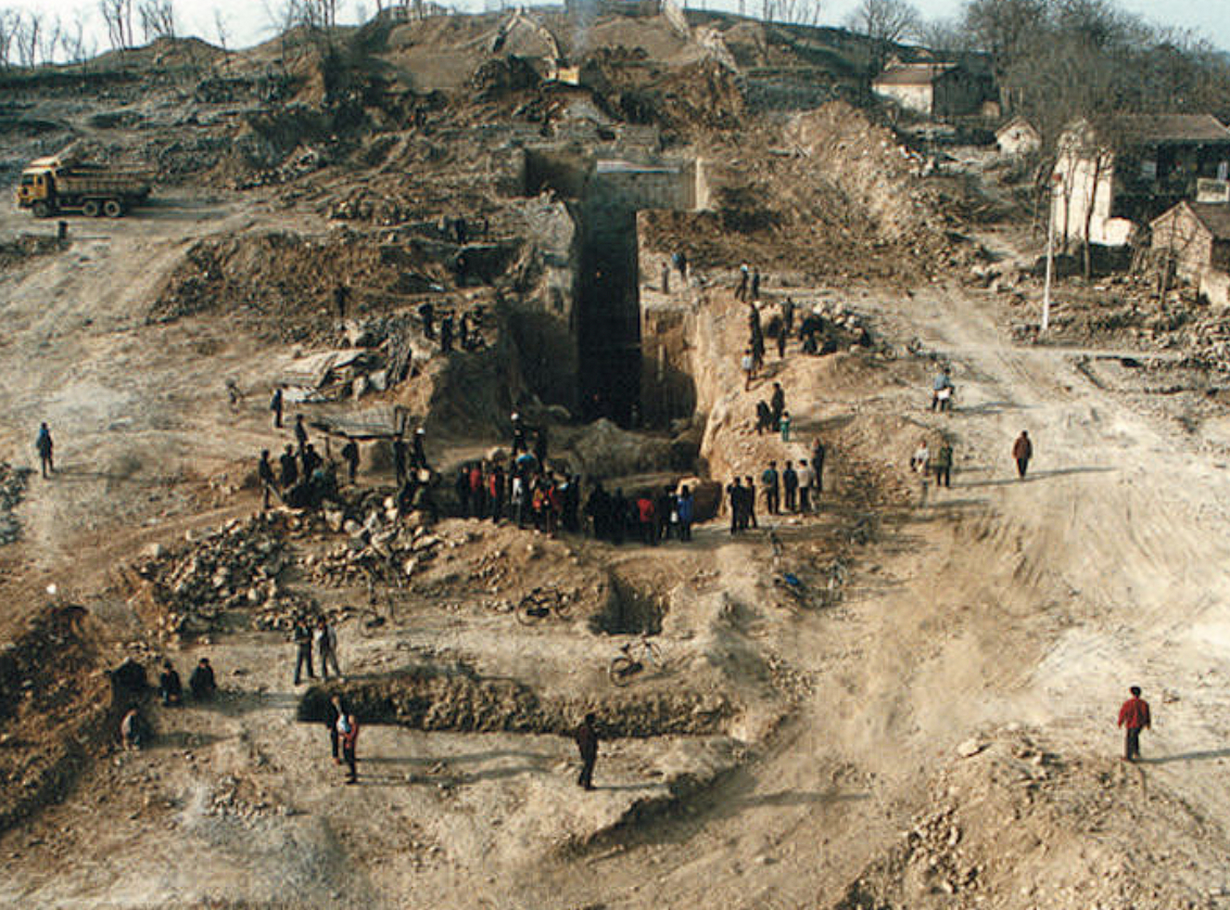 安徽淮南武王墩一号墓确认为战国晚期楚考烈王墓,出土了3000多件珍贵