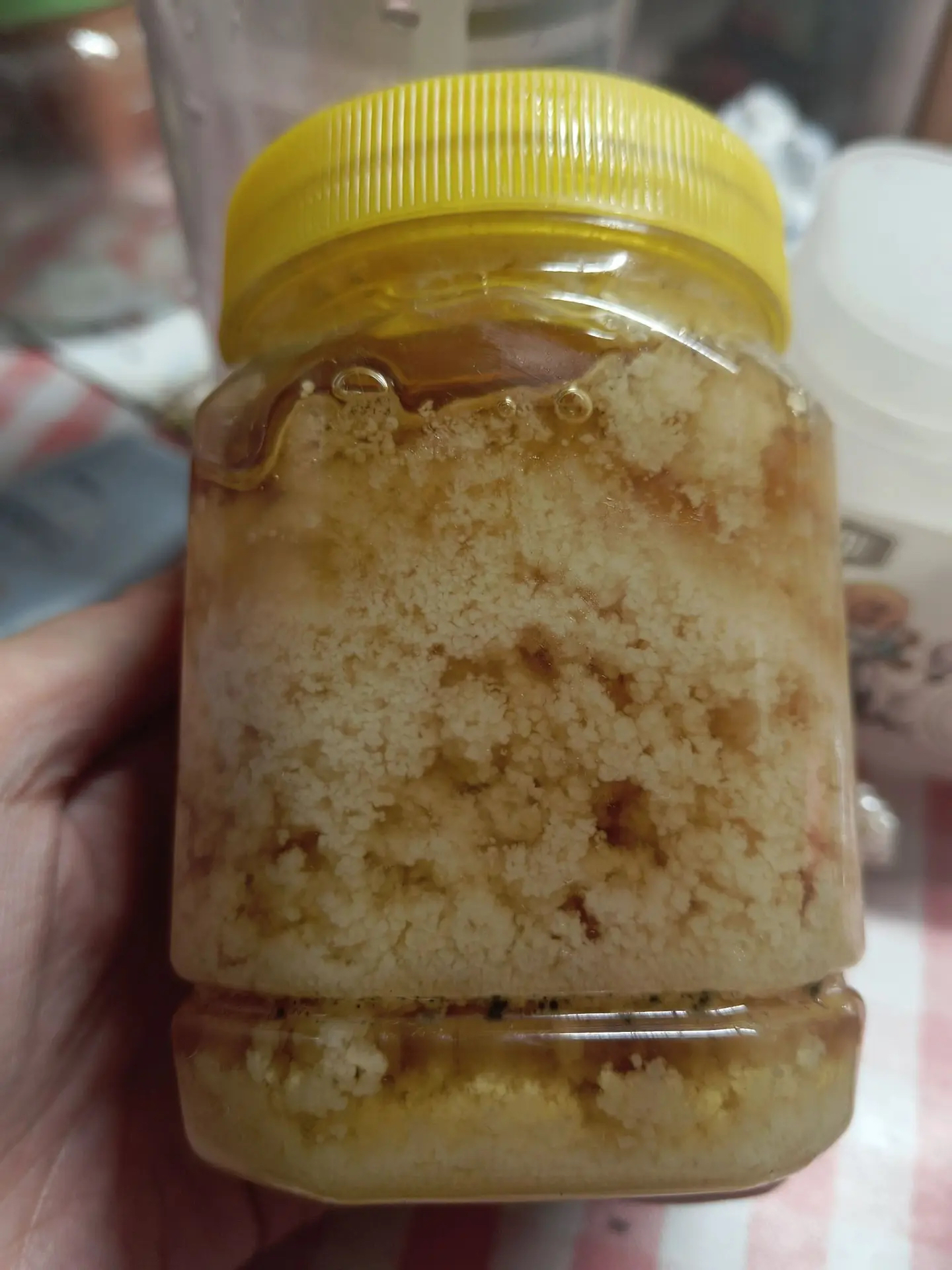 蜂蜜放久会不会过期变质(蜂蜜放久会不会过期变质了)