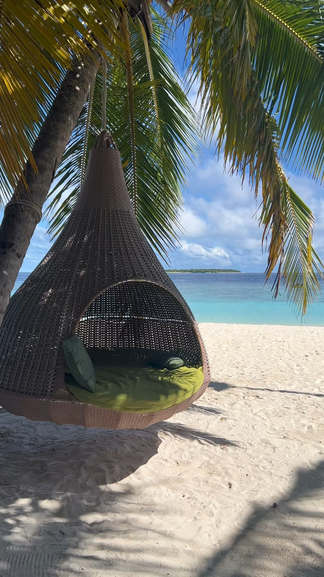 马尔代夫,26组自然环礁,1192个珊瑚岛,9万平方公里的海域内