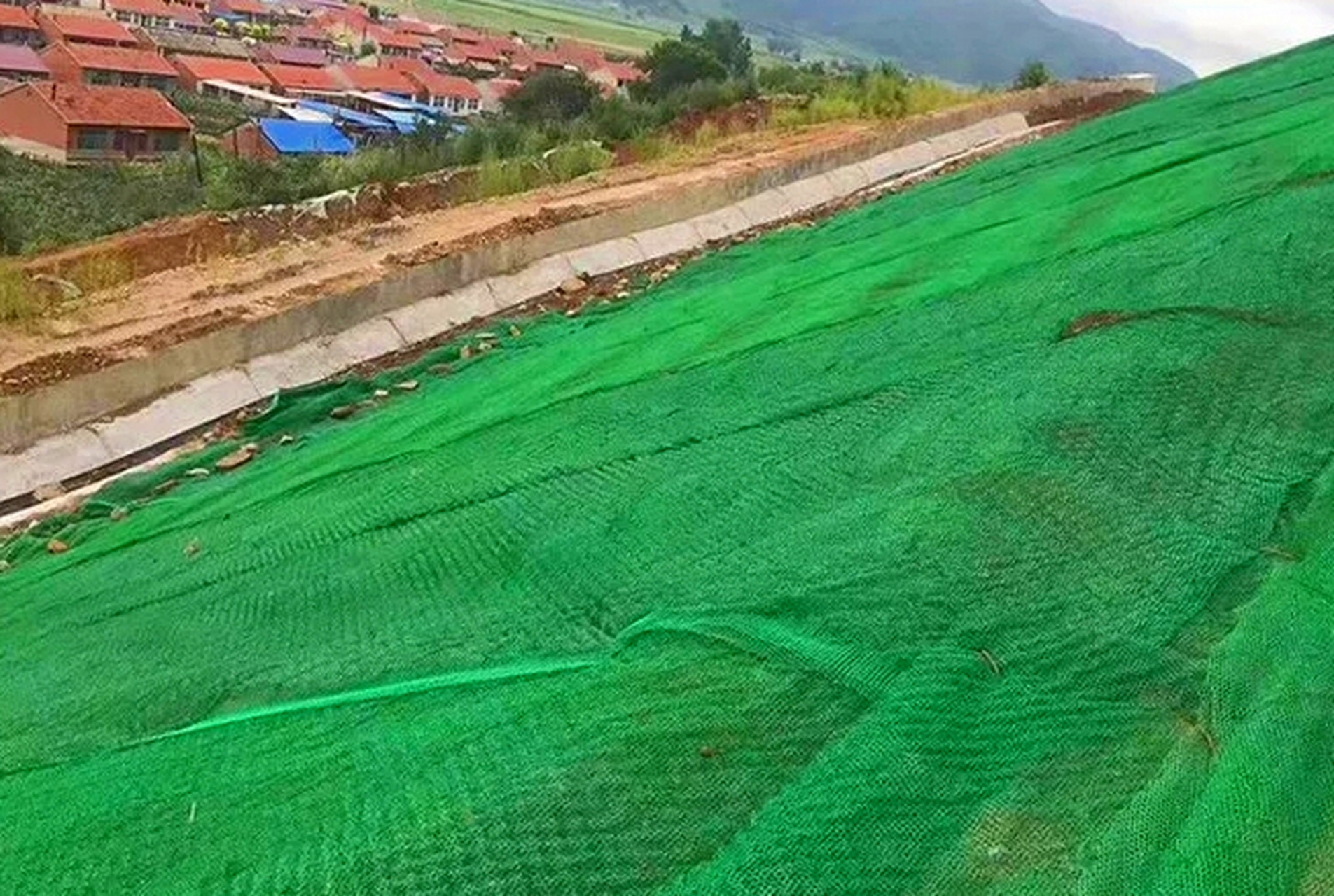 迪庆州三维植被网;值得注意的是,三维植被网的施工工艺并非一成不变