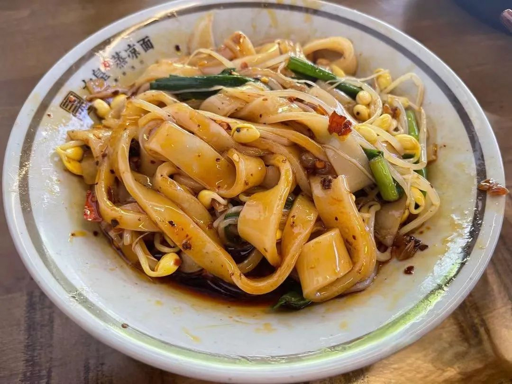 本地逛吃笔记#广元蒸凉面:是当地人早餐最重要的美食之一,采用大米蒸