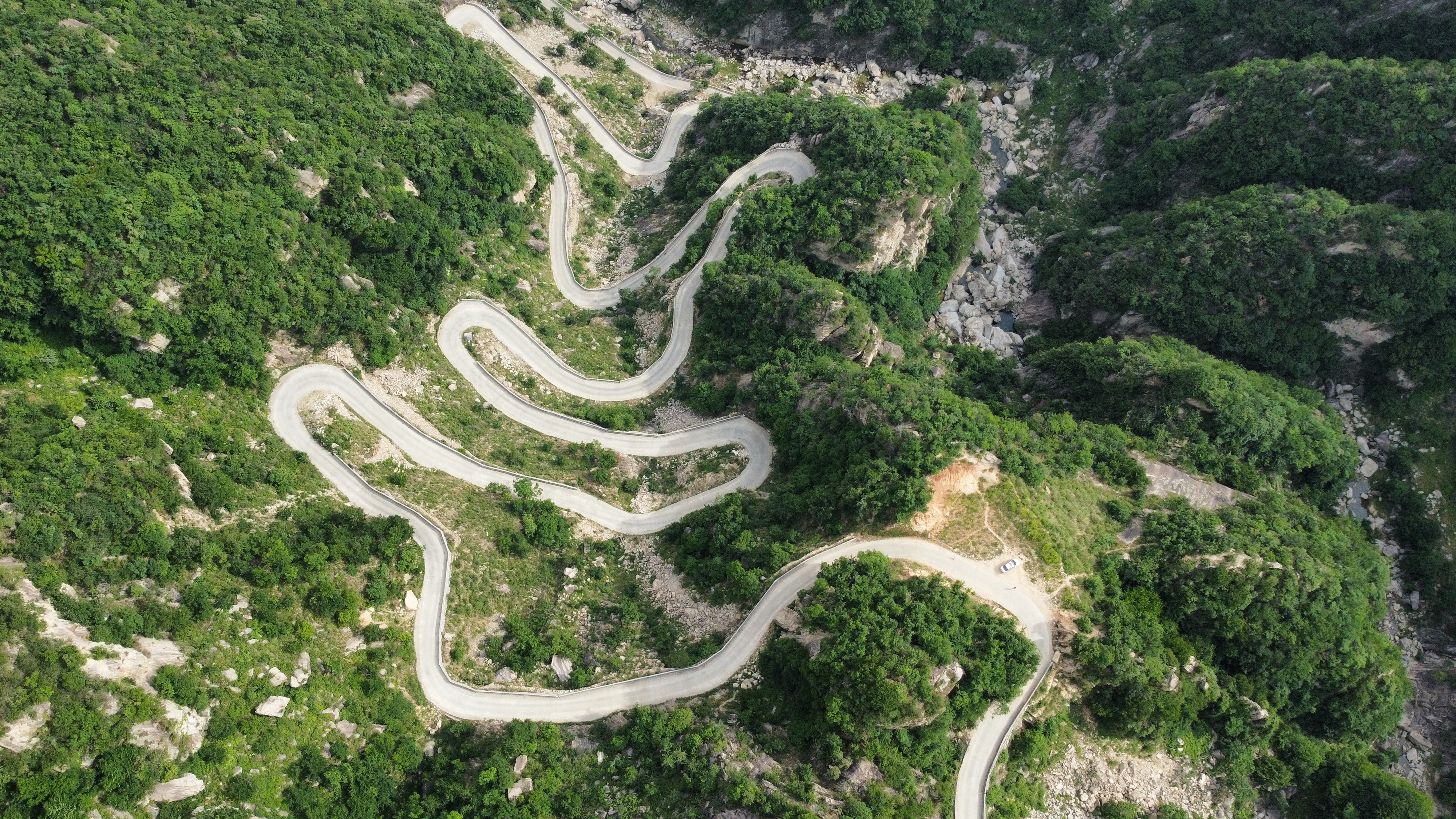 南召崔庄核桃树村的八道湾,堪称内地72拐,已经成了摩友自驾天堂