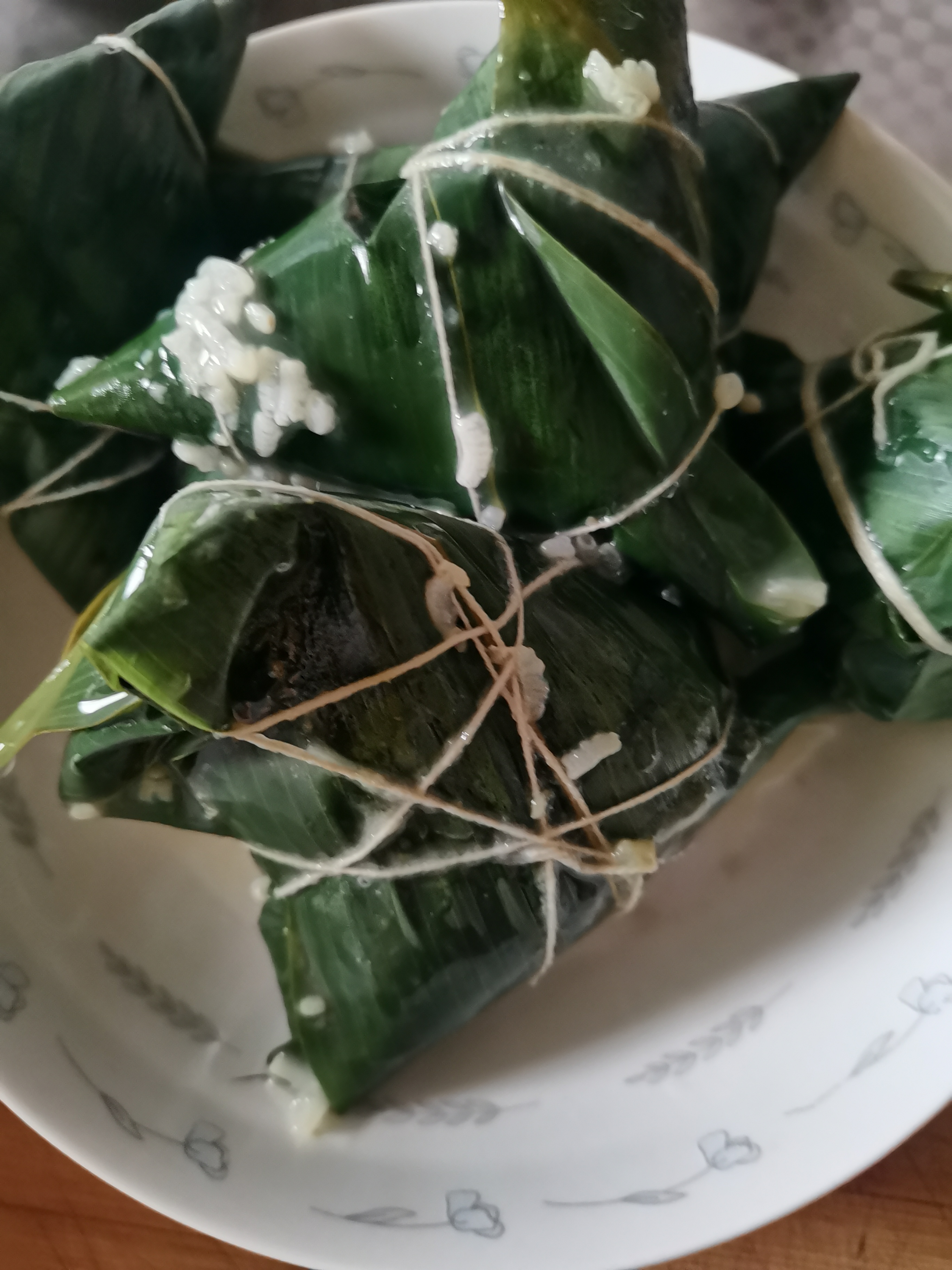 煮了20个粽子,10个粽子完好,其余覆没