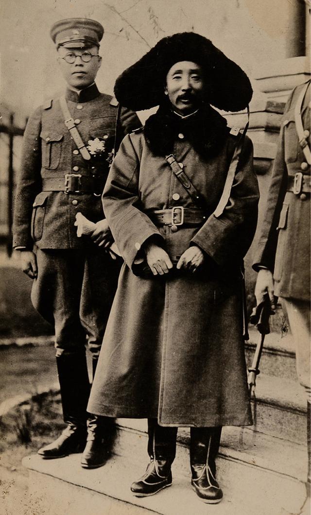 阎锡山两次暗害傅作义未遂,两人恩怨几十载,49年讥讽傅历史少见