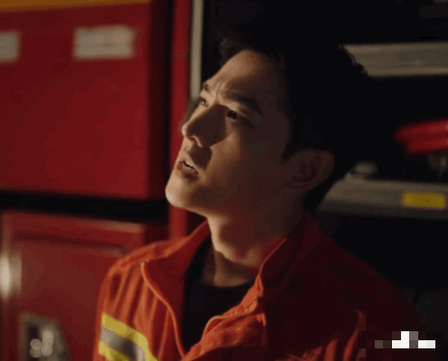 看脸是"神颜"男星,一看身材五五分,杨洋,张艺兴都中招?