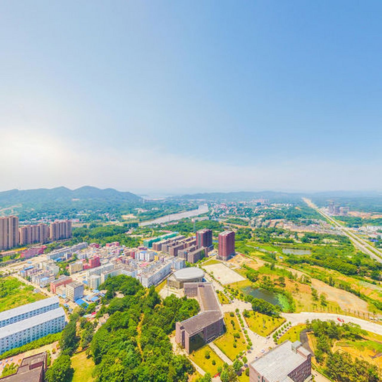 信阳学院位于河南信阳,以深厚历史底蕴和独特校园文化吸引学子.