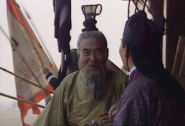 正史上的陶谦可不是什么谦谦君子,从小以顽劣出名,不是省油的灯