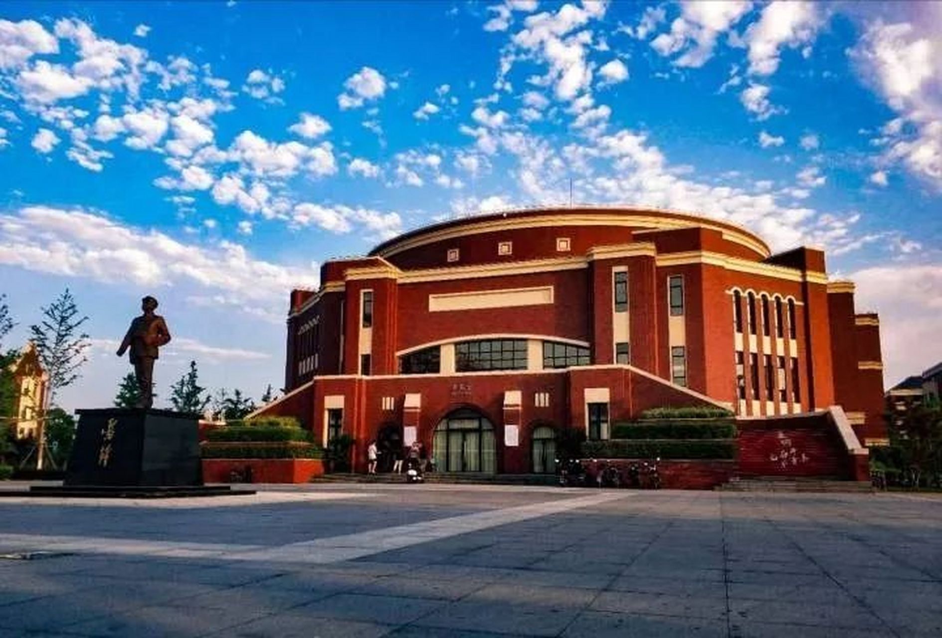 探秘上海建桥学院,文化底蕴深厚,地理位置优越等你来体验!